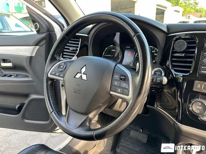 Mitsubishi Outlander 42 interauto-car