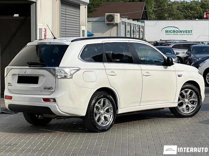 Mitsubishi Outlander 35 interauto-car