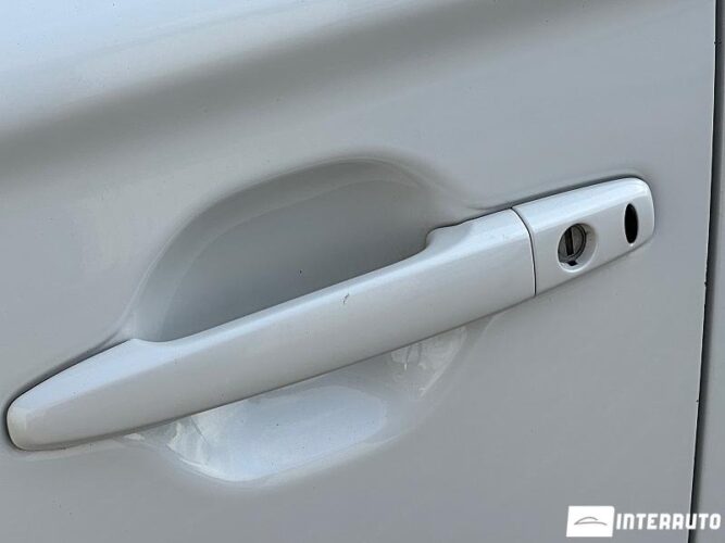 Mitsubishi Outlander 51 interauto-car