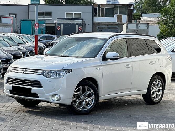 Mitsubishi Outlander 34 interauto-car