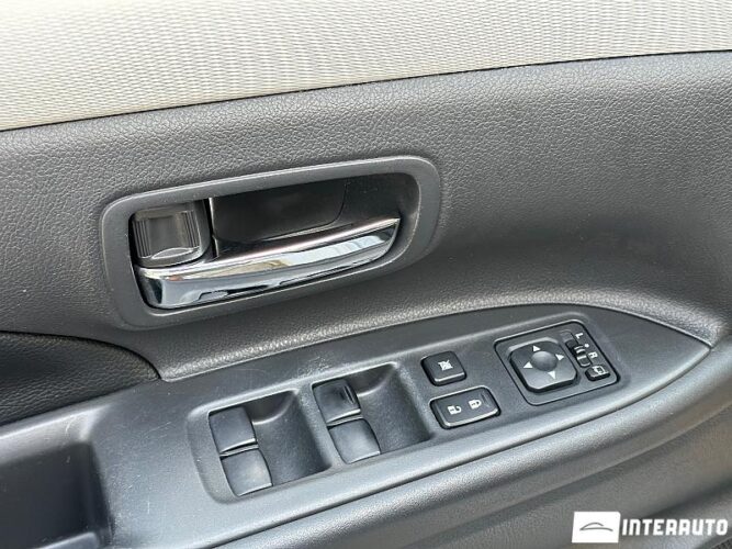 Mitsubishi Outlander 48 interauto-car