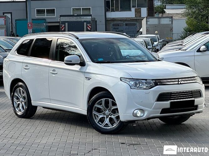Mitsubishi Outlander 32 interauto-car