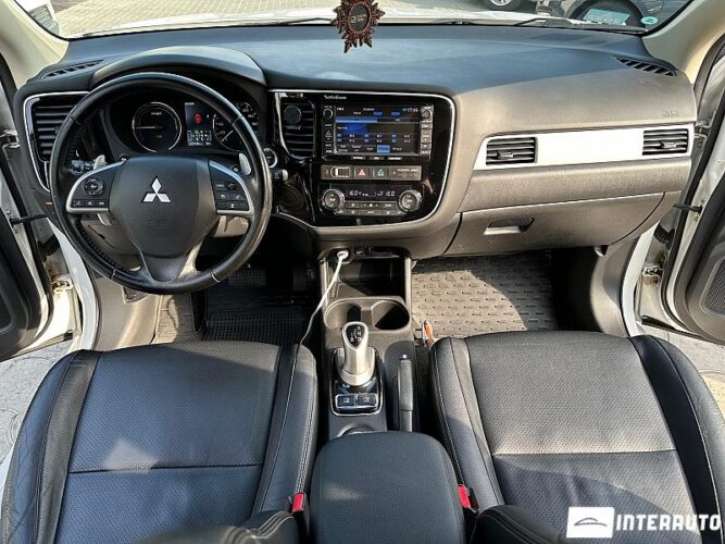 Mitsubishi Outlander 40 interauto-car