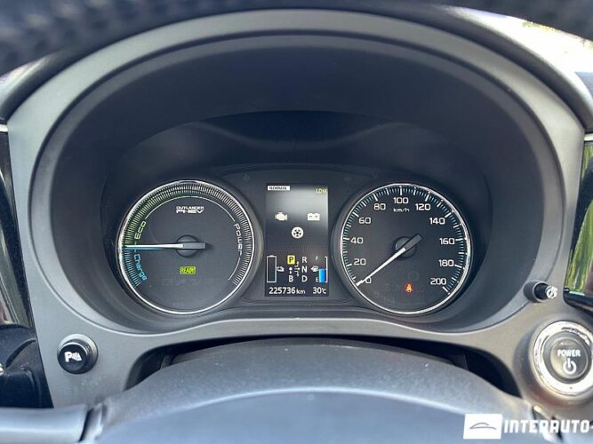 Mitsubishi Outlander 41 interauto-car