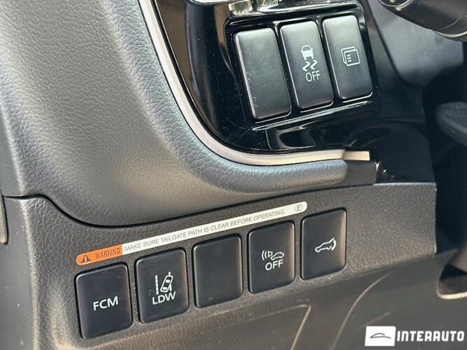 Mitsubishi Outlander 47 interauto-car