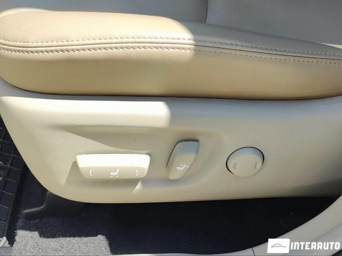 Toyota Prius Plus / V 46 interauto-car