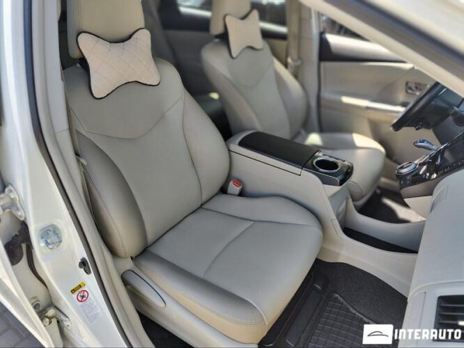Toyota Prius Plus / V 37 interauto-car