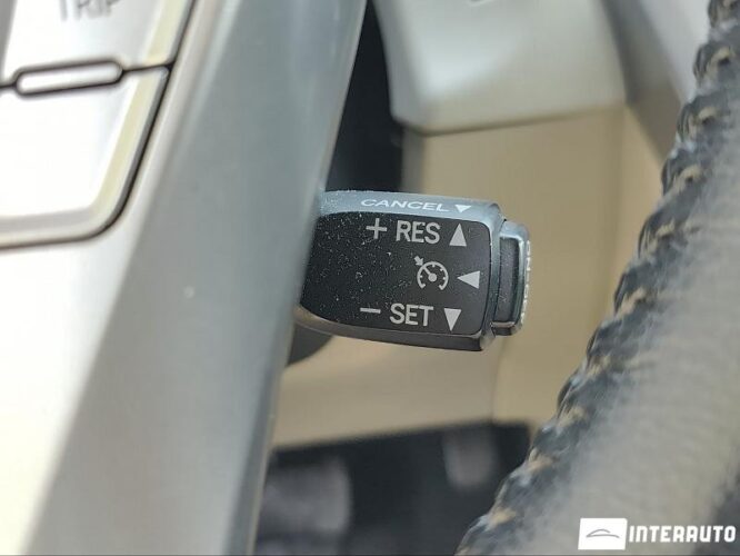 Toyota Prius Plus / V 43 interauto-car