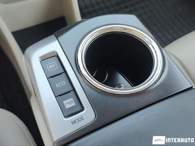 Toyota Prius Plus / V 42 interauto-car