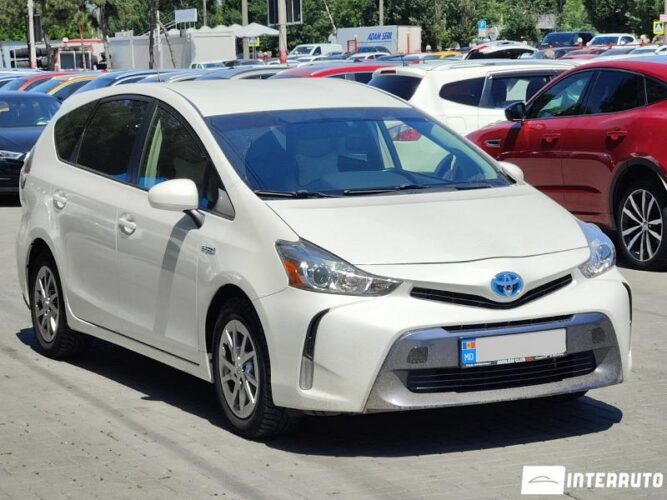 Toyota Prius Plus / V 32 interauto-car