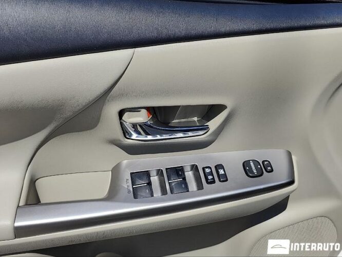 Toyota Prius Plus / V 45 interauto-car