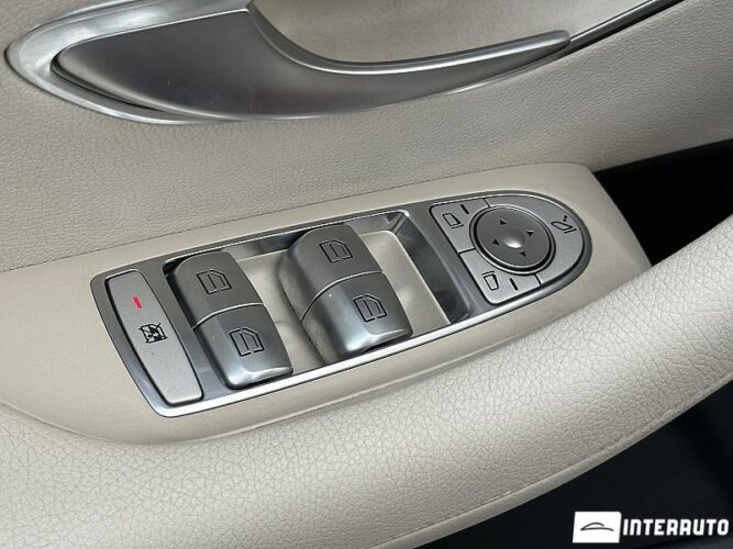 Mercedes E 300 54 interauto-car