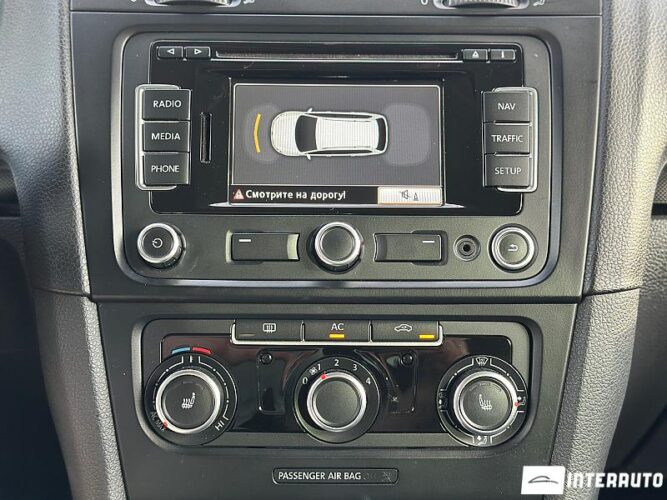 Volkswagen Golf 37 interauto-car