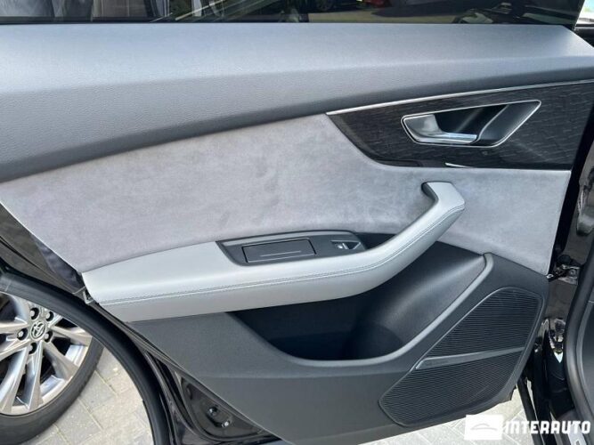 Audi Q8 54 interauto-car