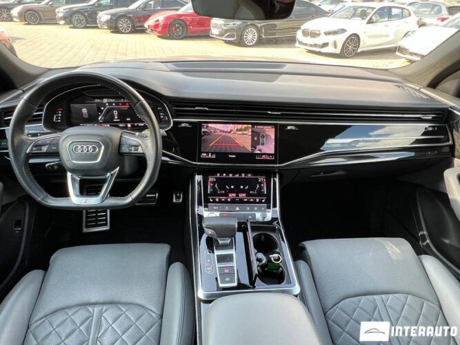 Audi Q8 42 interauto-car