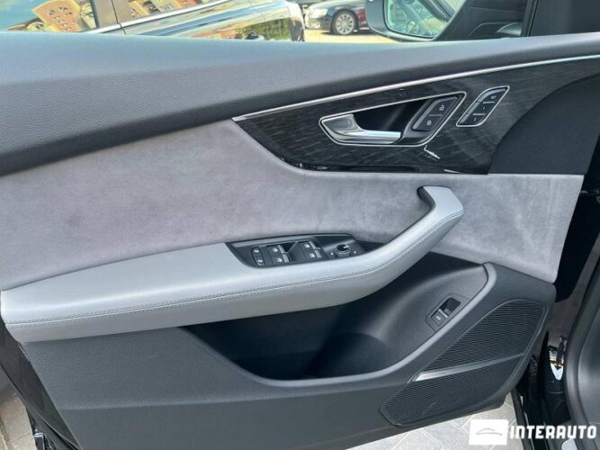 Audi Q8 40 interauto-car