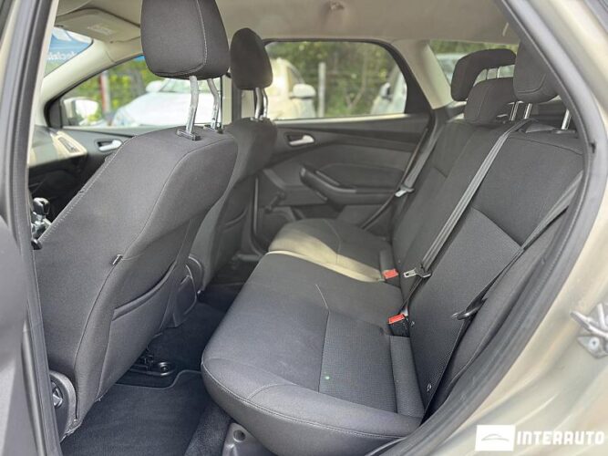 Ford Focus 41 interauto-car