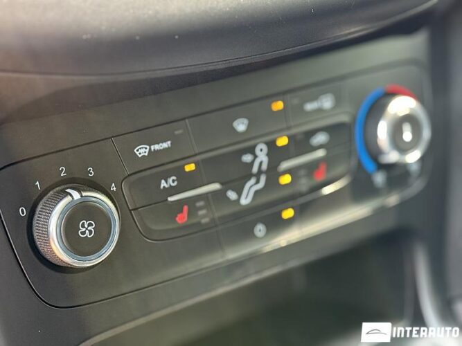 Ford Focus 38 interauto-car