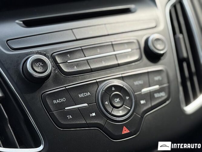 Ford Focus 37 interauto-car