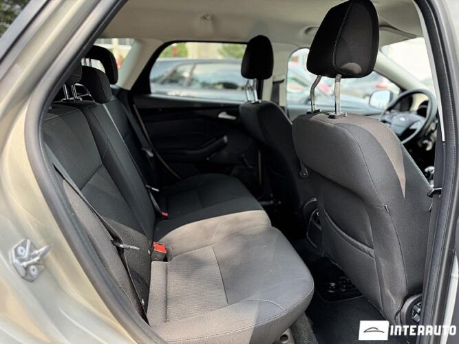 Ford Focus 42 interauto-car
