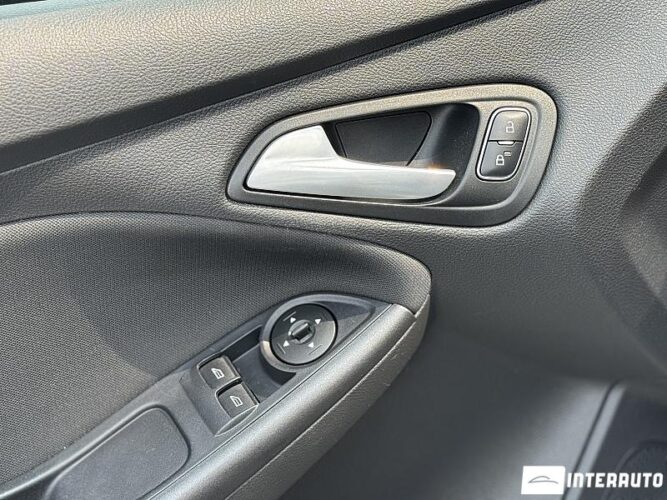 Ford Focus 32 interauto-car