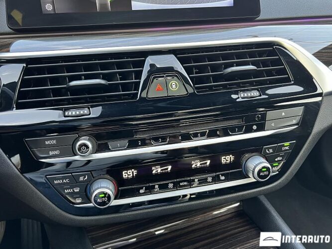 BMW 530e 42 interauto-car