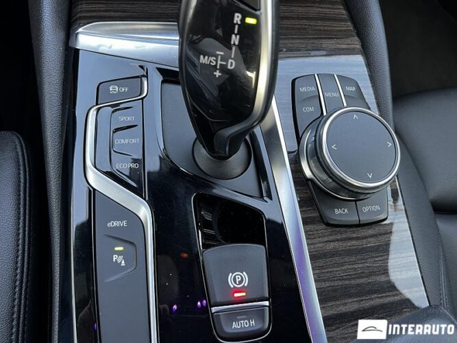 BMW 530e 43 interauto-car