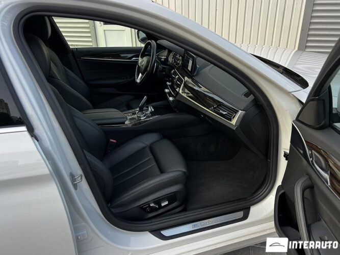 BMW 530e 36 interauto-car