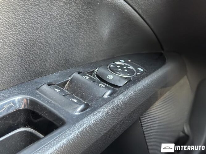 Ford Fusion 34 interauto-car