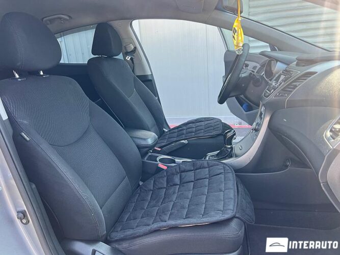 Hyundai Elantra 34 interauto-car