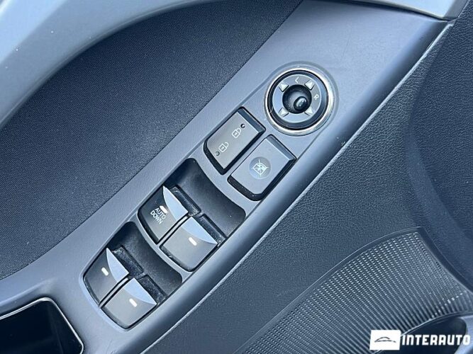 Hyundai Elantra 44 interauto-car