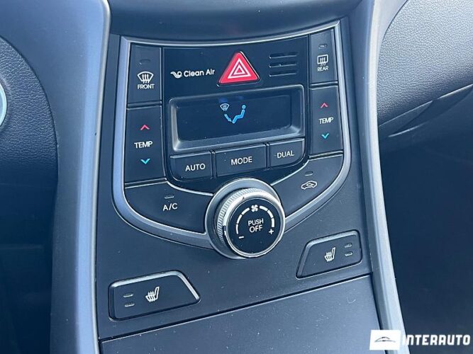 Hyundai Elantra 41 interauto-car