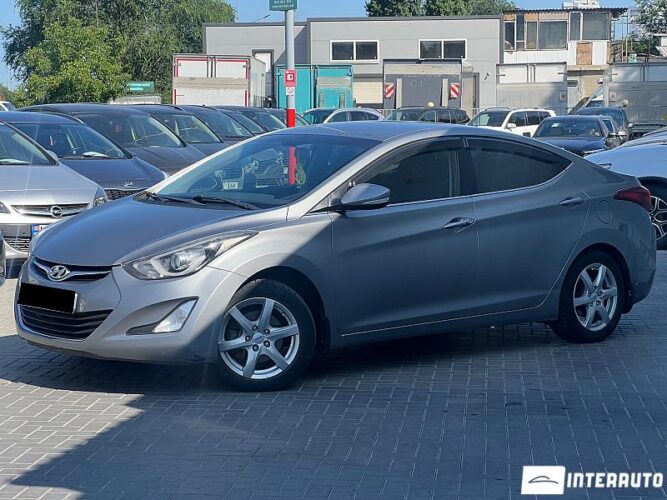 Hyundai Elantra 31 interauto-car