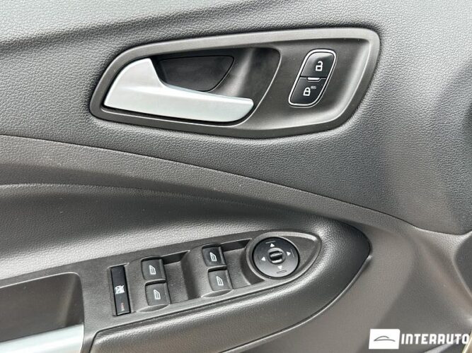 Ford Escape 35 interauto-car