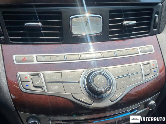 Infiniti Q70 40 interauto-car