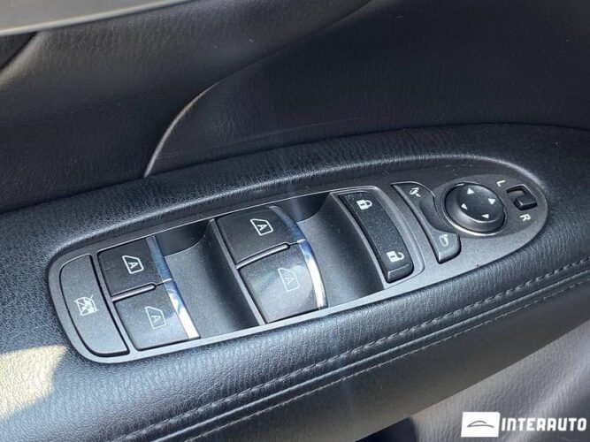 Infiniti Q70 34 interauto-car