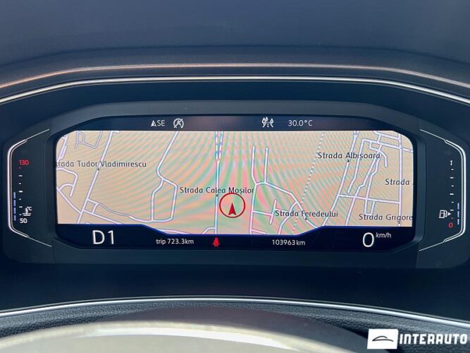 Volkswagen T-Roc 46 interauto-car