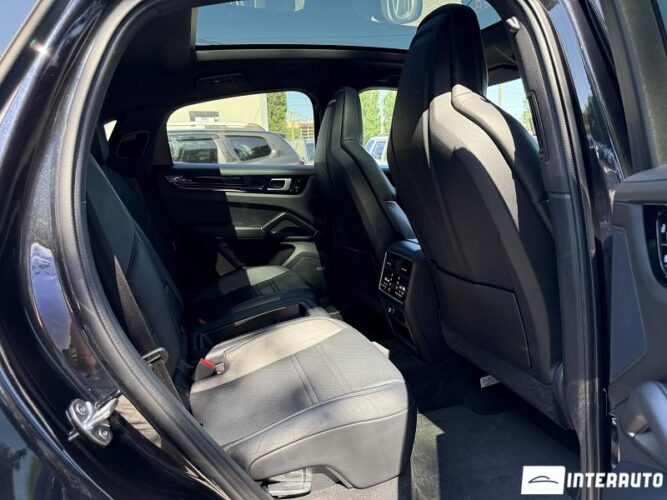 Porsche Cayenne E-Hybrid Coupe 50 interauto-car