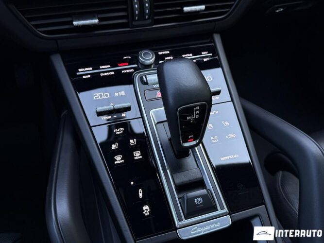 Porsche Cayenne E-Hybrid Coupe 48 interauto-car