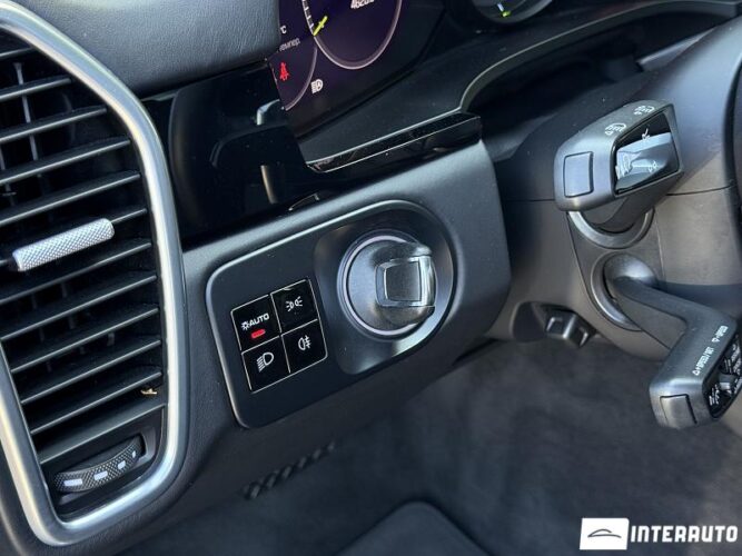 Porsche Cayenne E-Hybrid Coupe 42 interauto-car