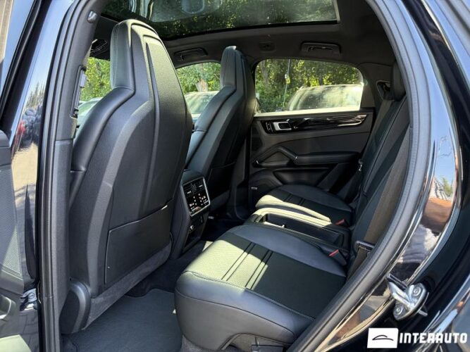 Porsche Cayenne E-Hybrid Coupe 53 interauto-car