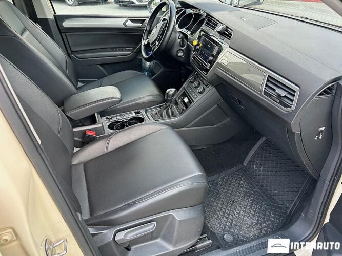 Volkswagen Touran 43 interauto-car