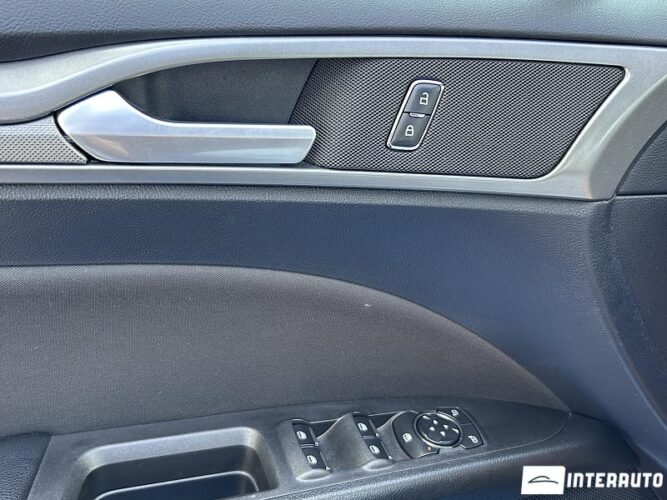 Ford Fusion 37 interauto-car