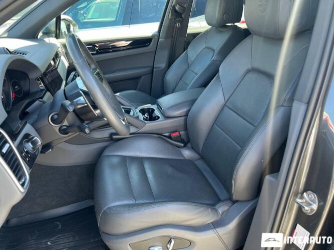Porsche Cayenne 42 interauto-car