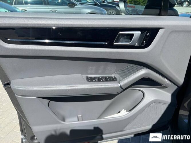 Porsche Cayenne 41 interauto-car