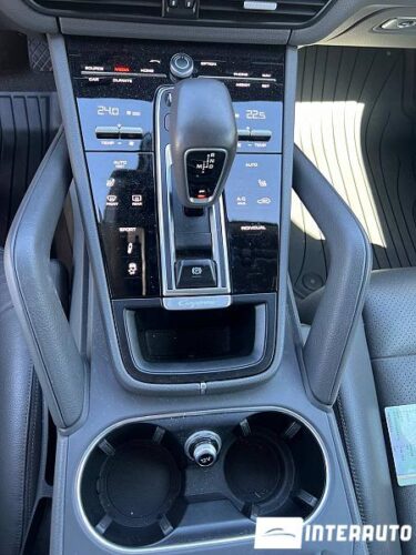 Porsche Cayenne 51 interauto-car