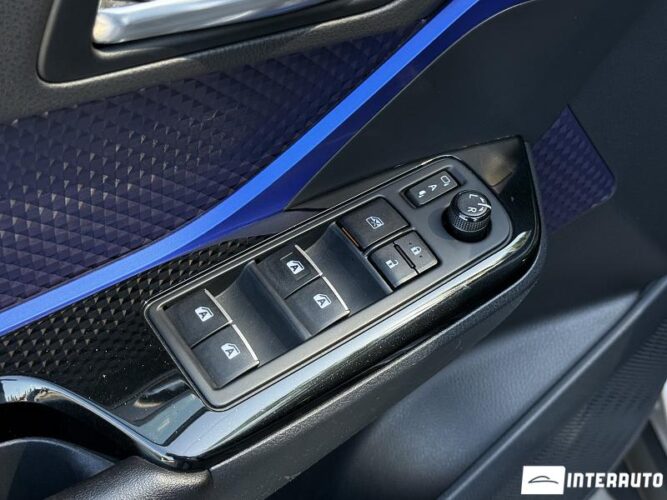 Toyota C-HR 36 interauto-car