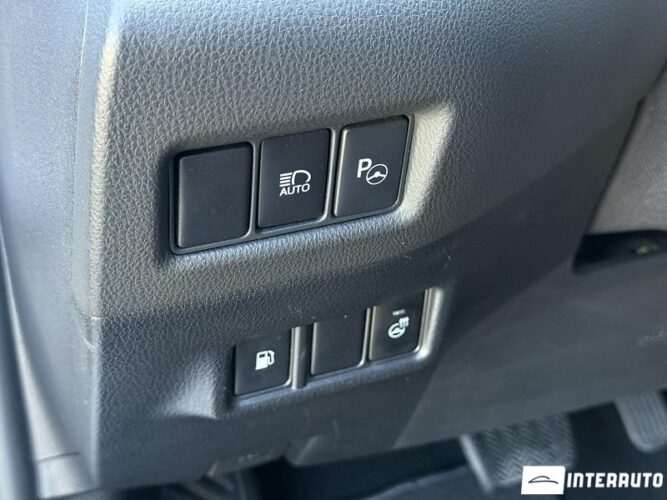 Toyota C-HR 38 interauto-car