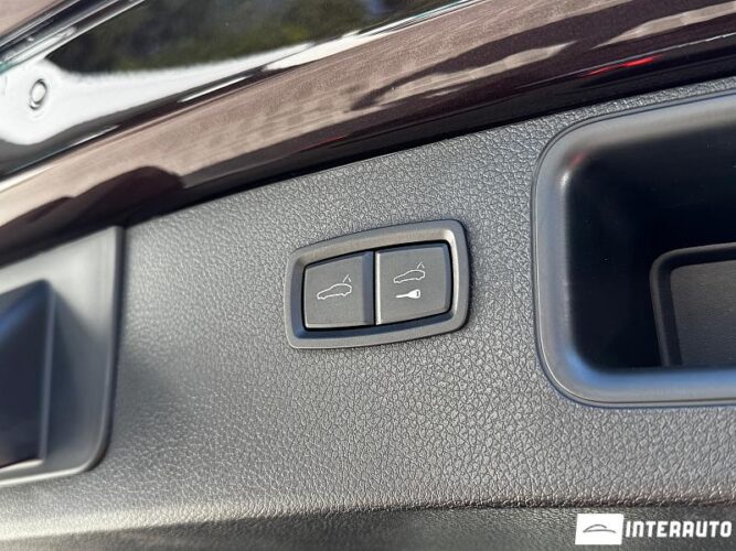 Porsche Macan 49 interauto-car