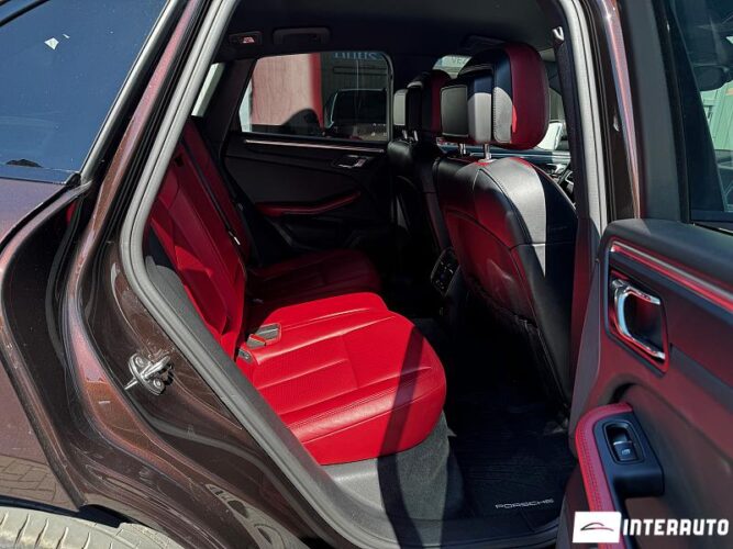 Porsche Macan 38 interauto-car